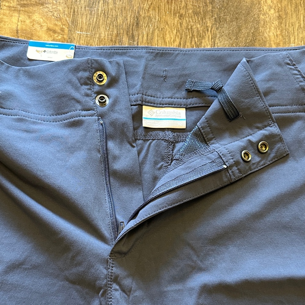 Columbia Women's Gray Cargo Shorts - Picture 5 of 8